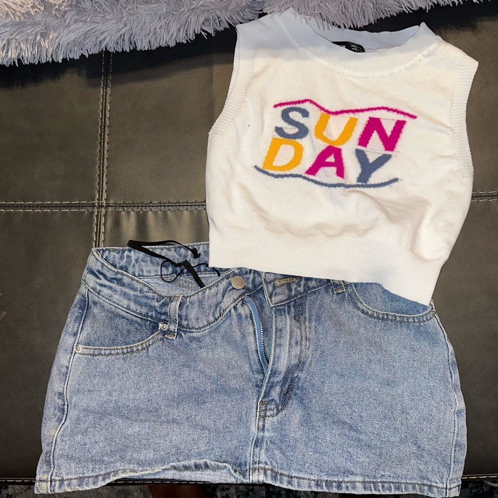 SUNDAY Pattern Mock Neck Knit Top